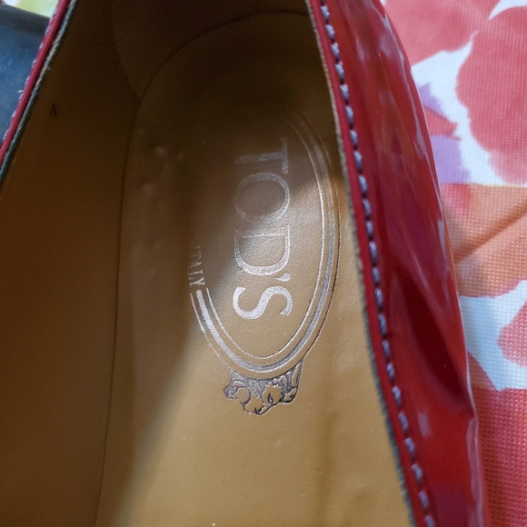 TOD'S Red Loafers Fringe Accents - Picture 3 of 4